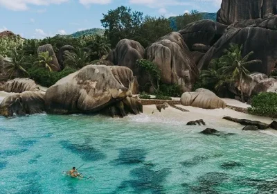 playa en Seychelles viaje de lujo
